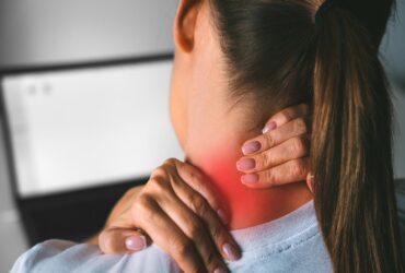 Ból karku - przyczyny i leczenie